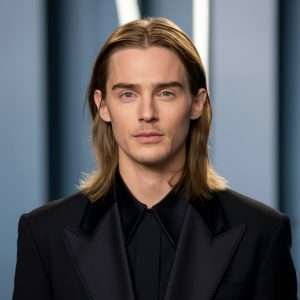 Harry Styles Haircuts shoulder length hair