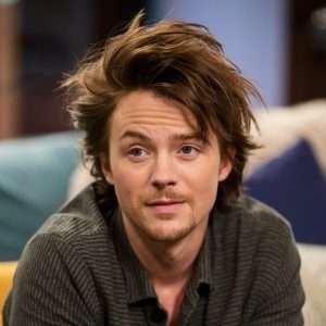 harry styles with a messy bedhead