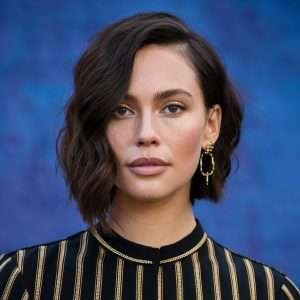 asymmetrical bob cut longer on one side